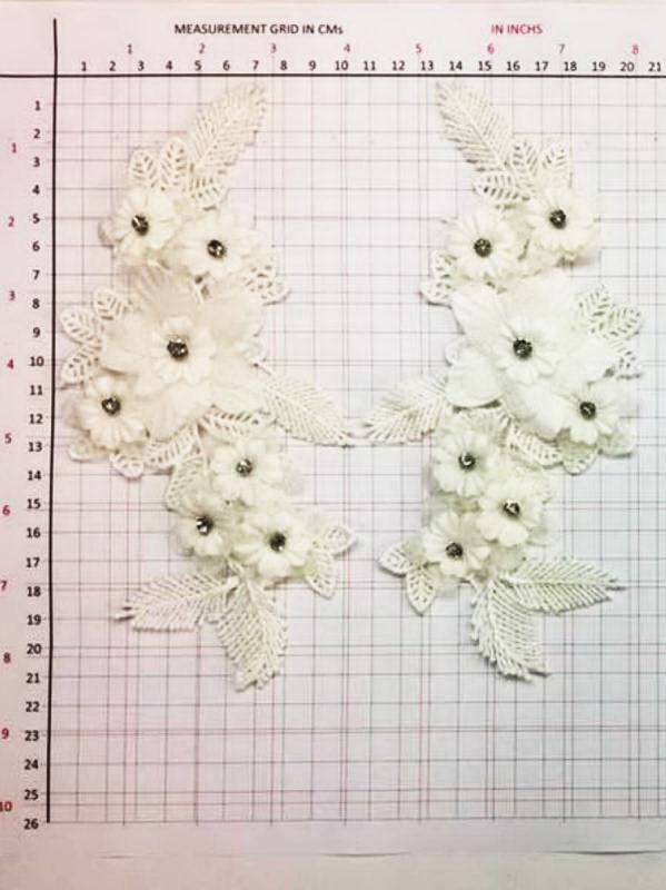 DIAMOND FLOWER 3D APPLIQUE PAIR - White